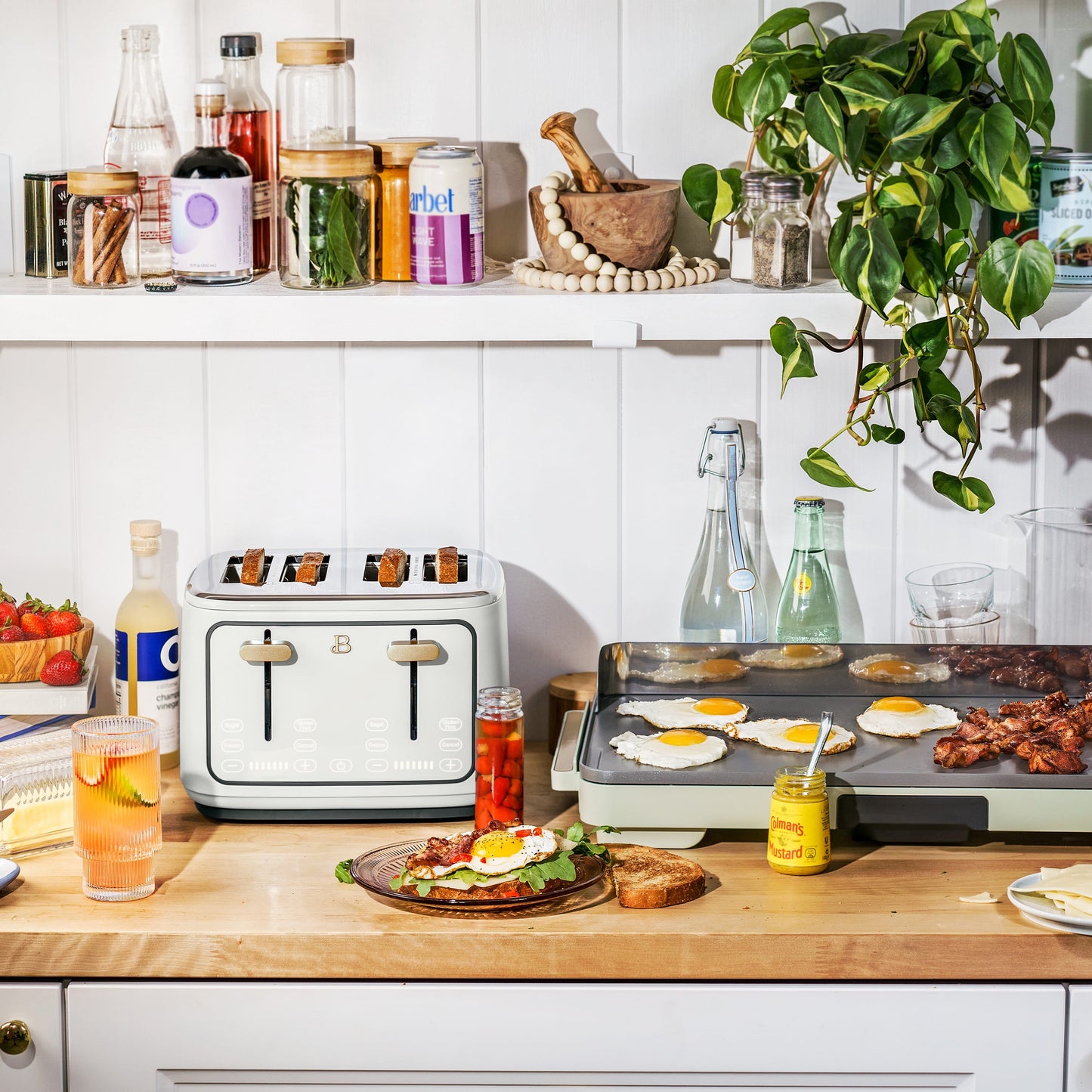 Drew Barrymore's Elegant 4-Slice Touch-Activated Toaster in White Icing